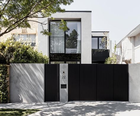 Clever planning and a refined materials palette have resulted in a modern Toorak home that is flooded with natural light and brimming with luxury. Minimalist Beach House, Houses Architecture, House Fence Design, Bungalow Renovation, House Gate Design, Australian Homes, Fence Design, Facade Design, Gate Design