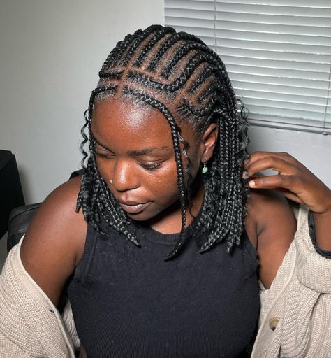 Shoulder-Length Tribal Bob Braids Tiny Curls, Colored Box Braids, Individual Braids, Tight Braids, Colored Braids, Hair Adviser, Bob Braids, Braided Cornrow Hairstyles, Small Braids