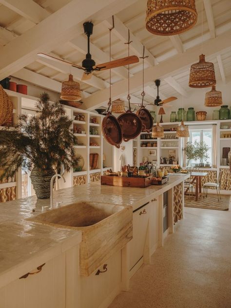 Repost: Summer Retreat Inspiration du WSJ - The Flair Index Interior Design Per La Casa, Cob House, 아파트 인테리어, Dream House Interior, Decor Minimalist, Kitchen Inspo, Dream House Decor, Dream Home Design, Country Kitchen