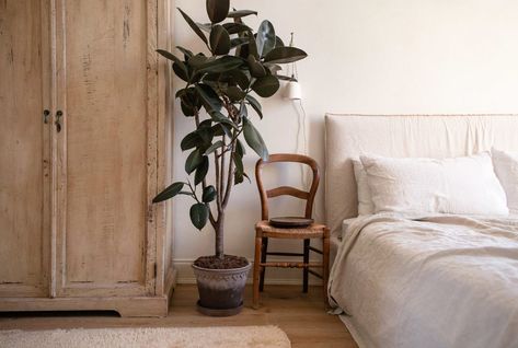 Designing a minimal and sustainable master bedroom with a neutral color palette that is warm and white Madison Gray, Beth Kirby, Local Milk, Minimalist Dining Room, Wood Marble, Design Your Home, Slow Living, Guest Post, Interior Design Tips