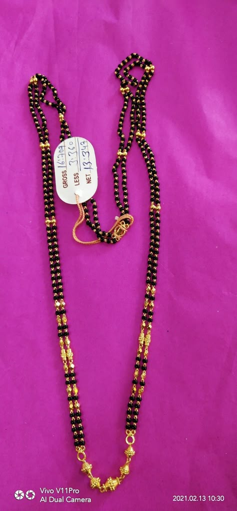 Nala Pusalu Latest Designs, Magalasutra Designs Gold Simple, Simple Necklace Designs, Mangalsutra Chain, Mangalsutra Design, Black Beads Mangalsutra Design, Black Gold Chain, Gold Mangalsutra Designs, Gold Chain Design