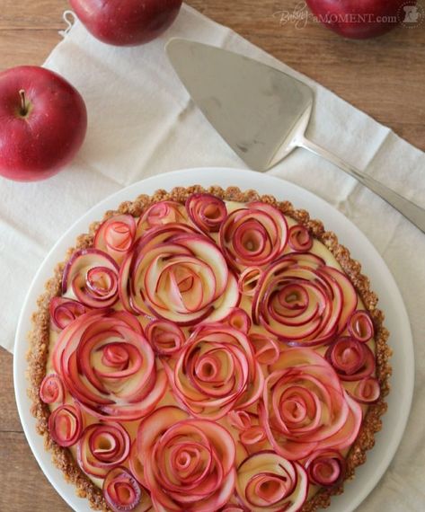 Apple Walnut Tart with Maple Custard: As pretty as it is delicious! This is a "wow" dessert! Fancy Pie Crust Designs, Fruit Pie Recipes, Maple Custard, Beautiful Pastries, Chocolate Desserts Fancy, Walnut Tart, Rose Tart, Apple Rose Tart, Walnut Crust