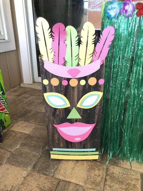 Diy Island Party Decorations, Diy Hawaiian Party Decorations, Diy Luau Party Decorations, Winter Birthday Party Boy, Luau Diy, Hawaiian Party Ideas, Tropical Party Ideas, Adult Luau Party, Hawaii Decorations