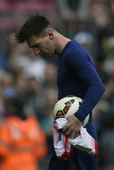 Messi with game ball after a good day's work - 3 goals | FC Barcelona 6 - Rayo Vallecano 1, La Liga week 28,  8 March 2015 Leo Messi Wallpaper, Messi 2016, Messi 2015, Young Messi, Messi Wallpaper, Messi Pictures, Hear Style, Lio Messi, Football Boyfriend