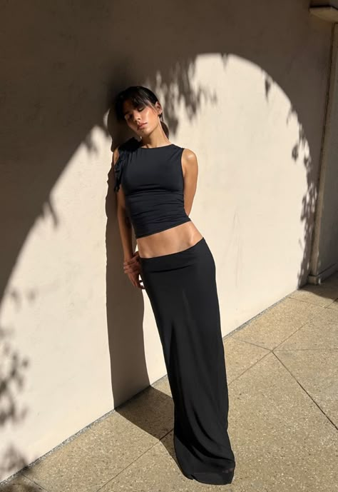 All Black Maxi Skirt Outfit, Summer Black Maxi Skirt Outfits, Long Silk Skirts, Sheer Black Skirt, Black Silk Maxi Skirt, Outfits With Black Maxi Skirt, Styling Black Maxi Skirt, Maxi Skirt Black Outfit, Fitted Maxi Skirt Outfit