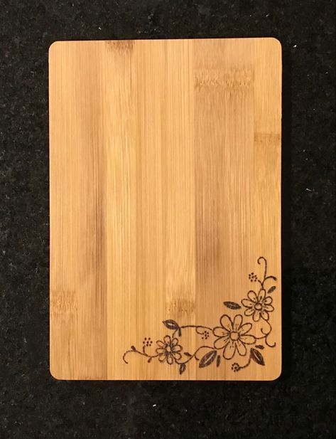 Cute Wood Burning Ideas Simple, Wood Burned Flowers Design, Wood Burning Flowers Simple, Wood Burning Flowers Pattern, Wood Burn Flowers, Simple Woodburning Designs, Simple Wood Burning Designs, Easy Woodburning Ideas, Wood Burning Flowers