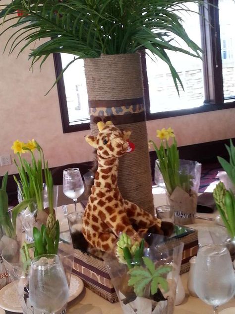 Born Two Be Wild Centerpieces, Giraffe Centerpieces, Jungle Centerpieces, Ace Birthday, Safari Centerpieces, Festa Safari Baby, Safari Baby Shower Boy, Jungle Safari Baby, Jungle Safari Baby Shower