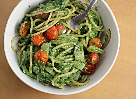 Creamy Spinach Spaghetti with Roasted Tomatoes Spinach Spaghetti, Roasted Tomato Pasta, Spinach Pasta, Creamy Spinach, Idee Pasto Sano, Potato Dishes, Homemade Food, Roasted Tomatoes, I Love Food