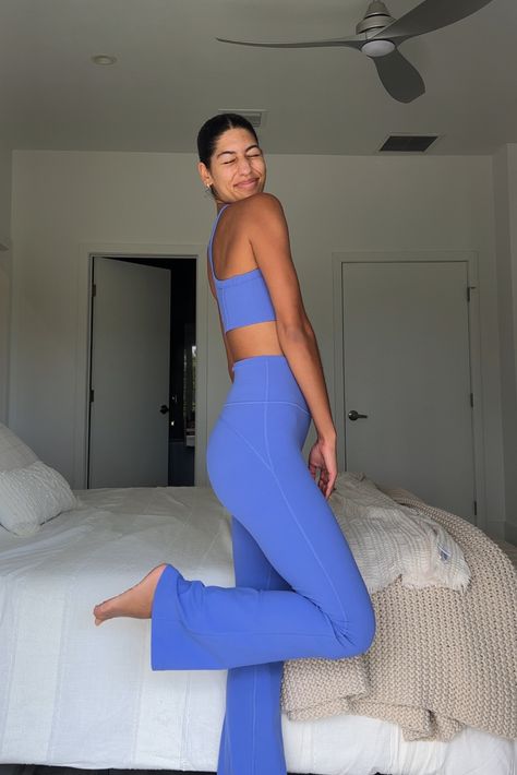 Lululemon Groove Pants Outfit, Wellness Era, Lululemon Groove Pants, Flare Pants Set, High Neck Sports Bra, Gym Outfit Men, Spring Summer 23, Yoga Sports Bra, Fashion Enthusiast