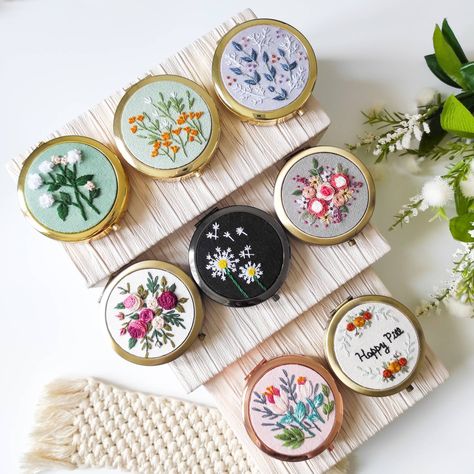 Embroidered Purse Diy, Tiny Embroidery Ideas, Embroidery Mirror, Embroidery Purse, Women Purse, Embroidery Necklace, Miniature Embroidery, Embroidered Gifts, Pill Boxes