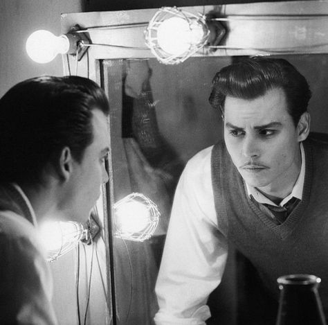 Ed Wood Johnny Depp, Man Looking In Mirror, Ed Wood Movie, Johnny Depp Blow, Johnny Depp Family, Johnny Depp Characters, John Depp, Man In The Mirror, Ed Wood