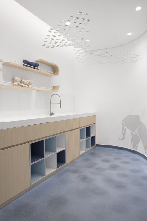 ORA, Nursery of the Future by Roar Design Studio | Kindergartens / day nurseries Doctor Office Design, Lactation Room, Millwork Wall, Nursing Room, Wellness Room, Parents Room, Cabinet Medical, Office Nursery, Nursery Room Design