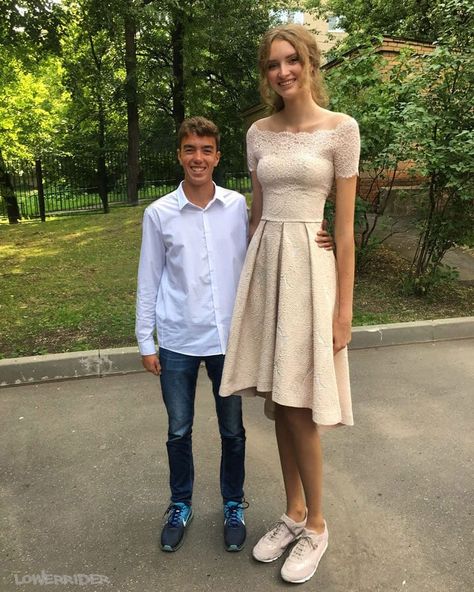 Tall Girl Compare 2 by lowerrider on DeviantArt Taller Girlfriend, Tall Girl Short Guy, Amazon Girl, Tall Women Fashion, Tall Person, Tall People, Body Outfit, Tall Girl, Tall Women