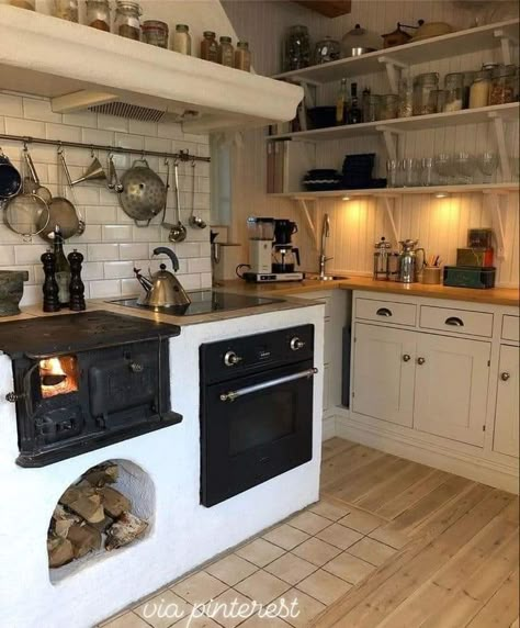 White Bohemian Kitchen, Wood Stove In Kitchen, Stove With Hood, Kitchens With Fireplaces, Wood Stove Kitchen, Kitchen Hearth, Kitchen With Fireplace, Casa Hobbit, Swedish Kitchen