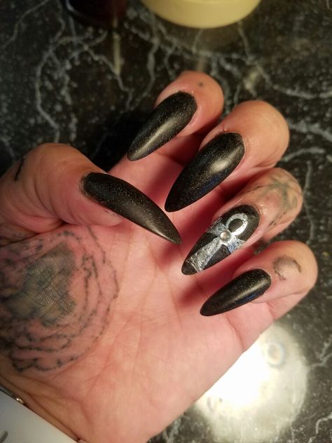 Ankh nails Ankh Nail Design, Ankh Nails, Stiletto Nail Art, Gothic Nails, Bling Acrylic Nails, Bow And Arrow, Nail Jewelry, Alt Fashion, Bling Nails