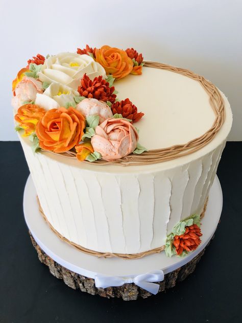 Fall Flower Cake Decorating, Fall Flowers Cake Buttercream, Fall Floral Cakes Buttercream, October Birthday Cakes, Carrot Cake Design Ideas, September Birthday Cake, Thanksgiving Cake Designs, Fall Themed Cakes, Fall Cake Flavors