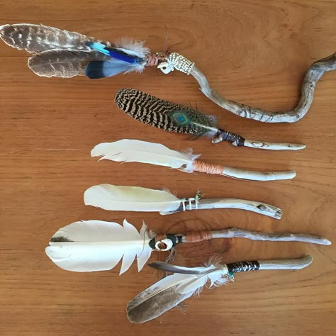 Feather Art Diy, Driftwood Wand, Witchcraft Room, Spirit Stick, Feather Wand, Antler Projects, Sage Wands, Smudge Fan, Spirit Sticks