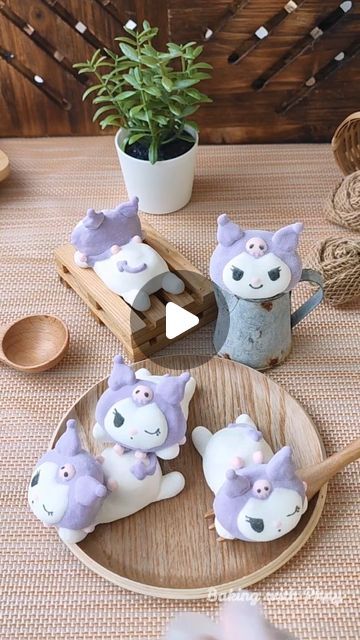 Phay Shing on Instagram: "KUROMI MARSHMALLOW TUTORIAL   These aren't plain vanilla marshmallows. They are honey lemon vanilla flavoured & made without light corn syrup! They taste tart and sweet at the same time 😋  Freezing in between piping steps isn't absolutely necessary especially if your working environment is cold. But if you work in a sauna like me (30-31°C kitchen 🥵), you may find it helpful to do so. Hot environment isn't all bad. You don't have to worry about your marshmallow batter setting up too fast in piping bags!  * So why freeze?  1. To create a distinct boundary between parts where you want it distinct. E g. Head and ears. The exact freezing time isn't crucial most of the time. But if you want the base to have a firmer set so that it can support the weight of a large blo Piping Tutorial, Cute Marshmallows, Vanilla Marshmallows, Meringue Cookies, Marshmallow Fluff, Honey Lemon, Cute Desserts, Vanilla Flavoring, Corn Syrup