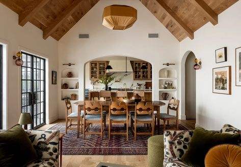 Tour the Charming Silver Lake Home of a Hollywood Screenwriter | Architectural Digest Bohemian Dining Room, Boho Dining Room, Amber Interiors, Farmhouse Dining Table, Los Angeles Homes, Silver Lake, Décor Diy, Farmhouse Dining, Architectural Digest