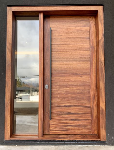 This stunner is perfect for that modern home looking for sleek and simplistic lines with a gorgeous wood flair to it. Solid wood door built from a rich exotic hardwood with a clean push pull handle style. Solid Wood Front Door Modern, Cedar Entry Door, Solid Wood Doors Entrance, Cedar Front Door Entrance, Solid Wood Exterior Door, Modern Wood Entry Door, Mid Century Modern Front Door Entrance, Front Door Handles Modern, Solid Exterior Door