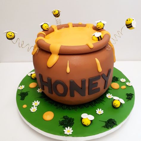 Honey pot cake with happy bees. #honey #honeypot #bees #honeybees #happybees #honeypotcake #honeybeecake #beecake #instacake #cherrybakeswell #cherrybakeswellbournemouth #bournemouth Honey Cake Design, Honey Bee Cake Design, Bee Hive Cake Ideas, Honey Birthday Cake, 2 Tear Cakes, Pot Cake Design, Honey Pot Cake, Honeybee Cake, Honey Bee Cake