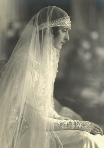 so vintage <3 Portrait Vintage, Vintage Wedding Photos, Wedding Gowns Vintage, A Wedding Dress, Photo Vintage, Vestidos Vintage, Vintage Bride, Vintage Portraits, Vintage Bridal