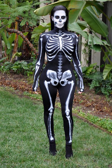 kim k halloween 2014 Skeleton Costumes, 2015 Halloween Costumes, Halloween Costumes 2014, Halloweenský Makeup, Best Celebrity Halloween Costumes, Halloween Creative, Celebrity Halloween, Celebrity Costumes, Halloween Fest