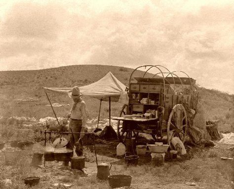 vintage cowboy cook Old West Photos, Cattle Drive, Texas Cowboys, Wild West Cowboys, The Oregon Trail, Chuck Wagon, Into The West, Wilde Westen, American Frontier