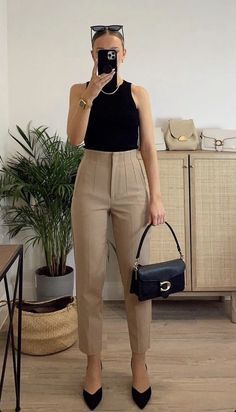 Kibbe Gamine, Fresh Vibes, Outfits Simple, Casual Work Outfits Women, Look Office, Mode Zara, Professional Outfits Women, Chique Outfits, Business Outfits Women