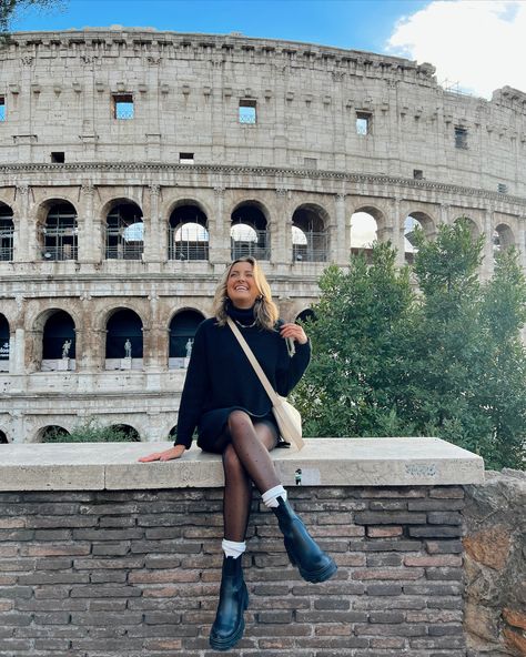 What to Wear In Rome, Italy || Outfit Ideas To Wear In Rome This Fall Rome Winter Outfits What To Wear, Autumn Outfits For Travelling, Outfits Rome Winter, Style In Rome, Winter Outfits Rome, Italy Outfits Cold, Italy Cold Weather Outfits, Rome Fits Winter, February Italy Outfits