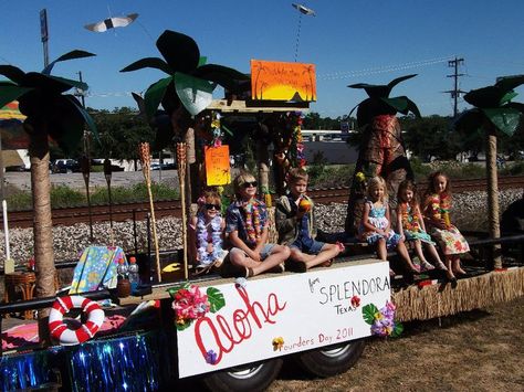 2011 Splendora Founder's Day Parade - Luau Float    #parade #paradefloat Luau Float Parade, Luau Parade Float Ideas, Halloween Parade Float, Luau Ideas, Beach Floats, Homecoming Decorations, Homecoming Floats, Homecoming Themes, Luau Decorations