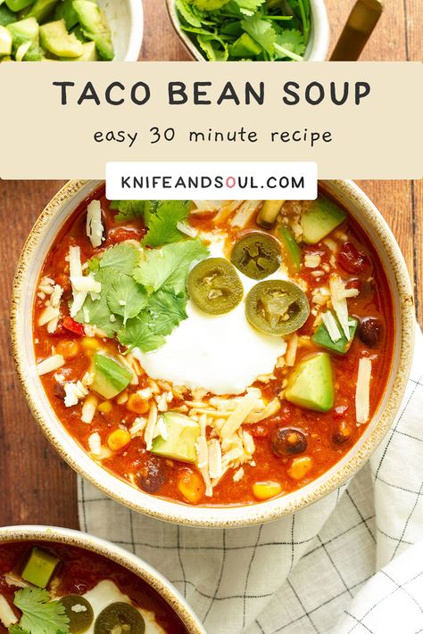 Recipe With Pinto Beans, Slow Cooker Bean Soup, Soup Recipe Vegetarian, Chili Bean Soup, Mexican Bean Soup, Mexican Chilli, Bean And Bacon Soup, Slow Cooker Beans, Vegetarian Mexican