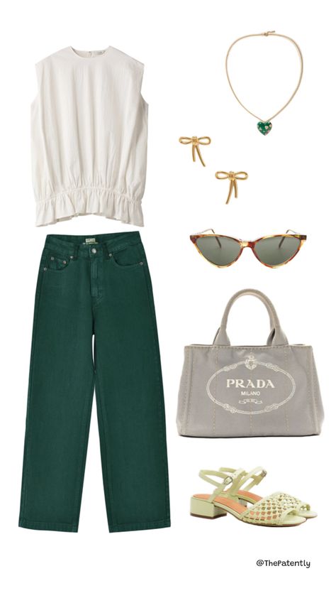 Green With Envy, Colored Pants, Bottle Green, Casual Style Outfits, Cute Fashion, Cropped Jeans, Stylish Outfits, Casual Style, Autumn Fashion