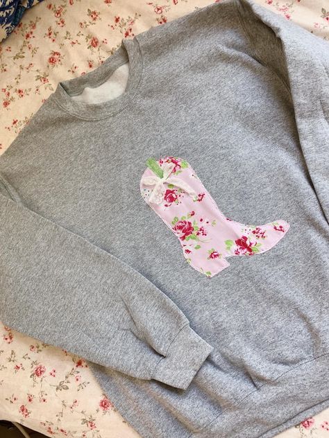 Embroidered Cowboy Boot Sweatshirt Cute Hoodies for Women Sweatshirts Gift for Her Aesthetic Trendy Crewneck Pinterest Shirt Patchwork - Etsy Fabric Embroidered Sweatshirt, Patchwork On Clothes, Sewing Patchwork Clothes, Embroidery Items To Sell, Embroidery Designs Hoodie, Sweatshirt Crafts, Patch Work Sweatshirt, Sewing Hoodie, Embroidered Sweatshirt Diy