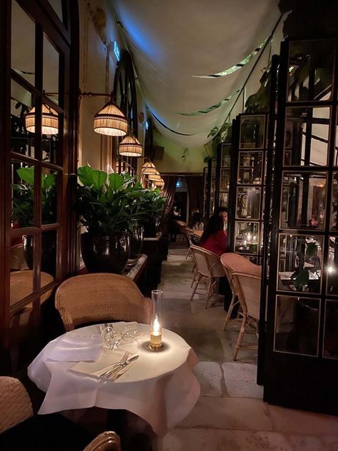 Paris Restaurant Interior, Hotel Costes Paris Restaurants, Paris Bar Aesthetic, Hotel Costes Paris Interior, Steak Rigatoni, Paris Dinner Restaurant, Paris Hotel Aesthetic, French Restaurant Aesthetic, Paris Clubs