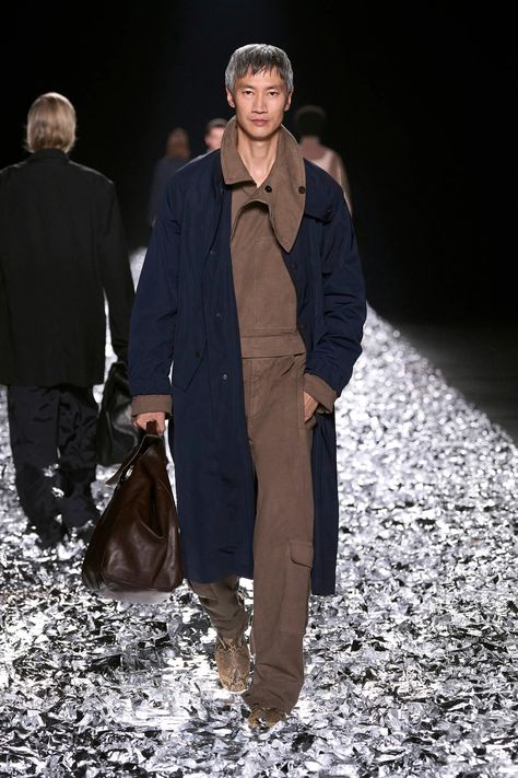 Dries Van Noten Spring 2025 Menswear Fashion Show | Vogue Menswear 2024, Dries Van Noten Menswear, Colour Blocking Fashion, Vibrant Outfits, Fashion Runway Show, Color Trends Fashion, Spring 2025, Copenhagen Fashion Week, Menswear Fashion Show