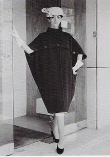 The Sack Dress (1957) Jeanne Paquin, Cristobal Balenciaga, Balenciaga Dress, Balenciaga Style, Sack Dress, Jean Patou, Cristóbal Balenciaga, Vintage Dresses 50s, It Bag