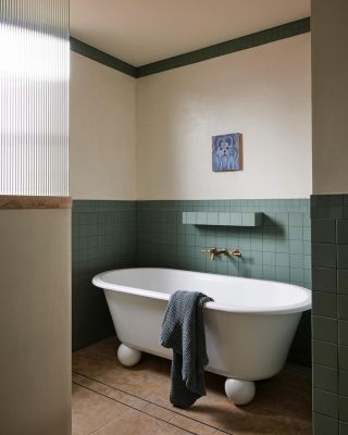 Coerabel - Parker Studio Sydney Interior Design Vintage Bathroom Decor Ideas, Bathroom Ideas Colorful, Blue Bathtub, Alcove Cupboards, Ikea Cabinet, Vintage Bathroom Decor, Joinery Design, Eclectic Bathroom, Mid Century Sideboard