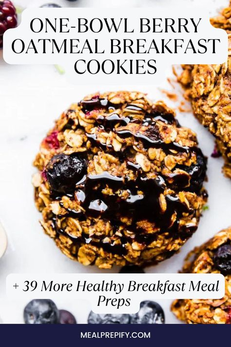 Oatmeal breakfast cookies with berries and chocolate drizzle, offering a sweet and healthy breakfast solution. Breakfast Meal Recipes, Meal Prep For Breakfast, Weekly Food Prep, Breakfast Meal Prep Ideas, Berry Oatmeal, Healthy Breakfast Meal Prep, Oatmeal Breakfast Cookies, Breakfast Cookies Healthy, Skip Breakfast