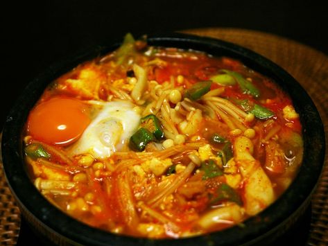 Soon Dubu Jjigae Recipe, Sundubu Jjigae Recipe, Sundubu Jjigae, Jjigae Recipe, Zone Recipes, Tofu Soup, Korea Food, Africa Food, Austrian Recipes