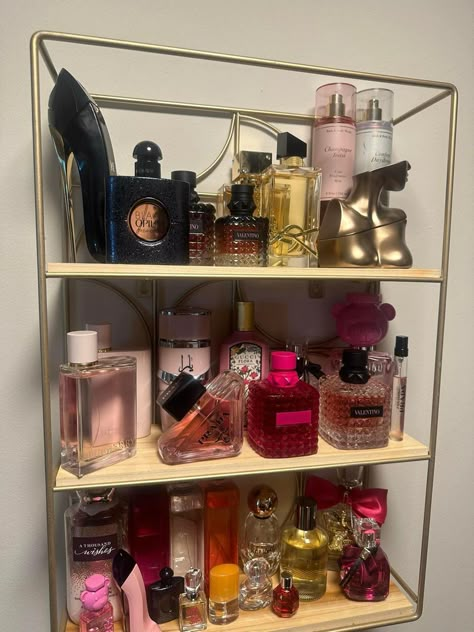 Profumo Victoria Secret, Koleksi Parfum, Collection Perfume, Her Perfume, Perfume Organization, Fragrances Perfume Woman, Body Hygiene, Perfume Collection Fragrance, Shower Skin Care