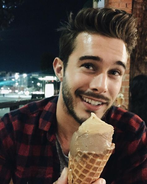 Alex Prange.... #LICK!! Guy Eating Ice Cream, Guy Eating, Ice Cream Date, Eating Ice, Eating Ice Cream, So Funny, Cleveland Indians, Cleveland, Ice Cream