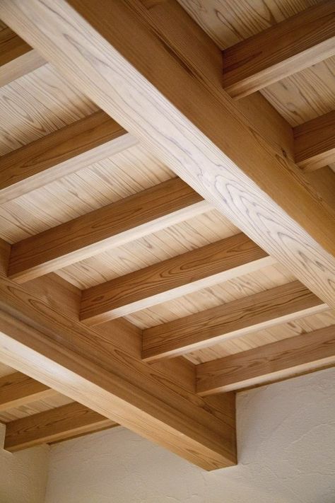 Timber Frame Joinery, Wooden Beams Ceiling, Timber Frame Building, Home Decor Ideas Diy, Timber Roof, Wooden Cottage, Wood Architecture, Ceiling Design Bedroom, House Construction Plan