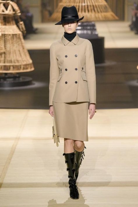 Dior Fall Winter 2024-25 Fashion Show Fall Winter Fashion Trends, Skirt Outfits Fall, Fashion Trends Winter, Fall Skirts, 가을 패션, Fashion Show Collection, Fall 2024, Paris Fashion, Autumn Winter Fashion