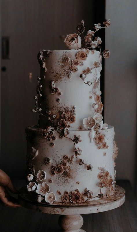 Dark Academia Wedding Dress, Wedding Cake Dark, Academia Wedding, Dark Academia Wedding, Twilight Wedding, Dark Wedding Theme, Ring Cake, Themed Wedding Cakes, Goth Wedding