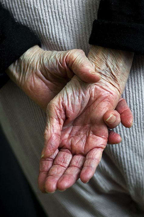 ˚ Wrinkles Hands, Working Hands, Charlie Kelly, Hand Photography, Hand Photo, Virtuous Woman, Hand Reference, Reflection Photography, Hand Drawing Reference