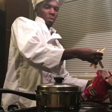 Up Top Culture on Twitter: "Her: i need me a man who can cook  Me:… " Cooking Gif, Cooking Meme, Cooking In The Kitchen, Cooking Humor, Funny Short Video Clips, Food Memes, Friends Funny Moments, Funny Short Clips, Instagram Funny Videos