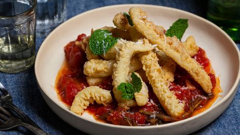 Tripe Recipe, Tripe Recipes, Munchies Recipes, Pecorino Cheese, How To Peel Tomatoes, Deep Fry, Fresh Mint, Kung Pao Chicken, Deep Fried