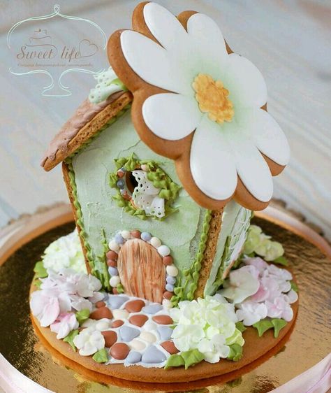 Easter Gingerbread House, Cookies Gingerbread, Royal Iced Cookies, Gingerbread House Cookies, Easter Sugar Cookies, Decorated Cookies Tutorial, Cookie House, Spring Cookies, Easter Baking