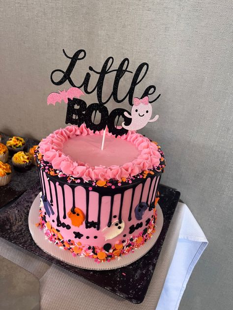 Booday Cake, Girl Halloween Baby Shower Ideas, Halloween Baby Shower Girl, Halloween First Birthday Cake, Halloween Themed Smash Cake, 2nd Birthday Halloween Theme, Halloween Smash Cake 1st Birthdays, Halloween Baby Shower Cupcakes, October Smash Cake Ideas